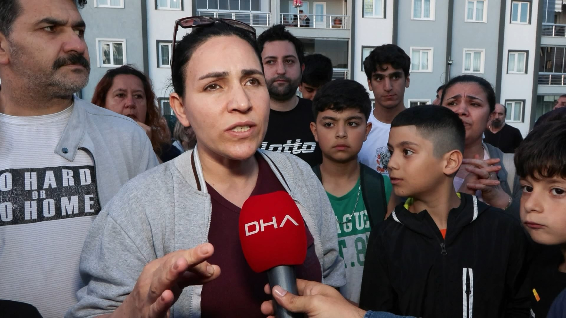 Tavali Site sakinlerinden tencereli tavalı 'yönetim gitsin' protestosu